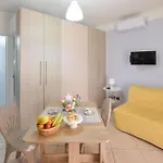 Gorgeous In With Wifi * סירלה
